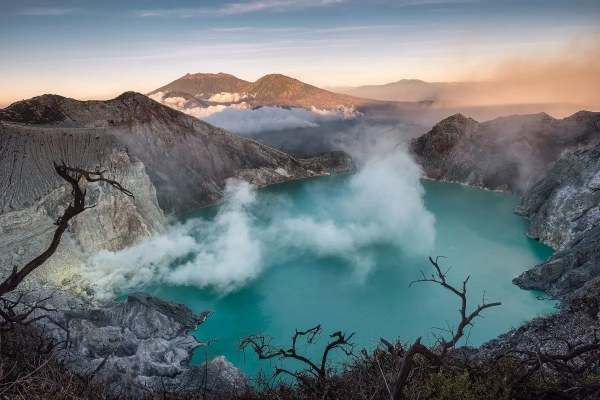 Menaklukkan Kawah Ijen: Petualangan Epik di Jawa Timur