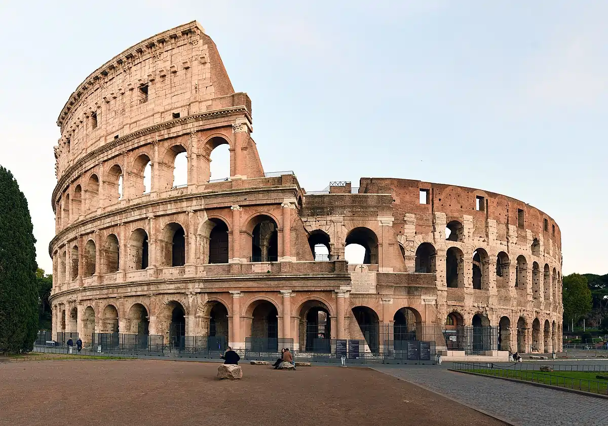 Colosseum, Roma, Italia: Ikon Kejayaan Kekaisaran Romawi