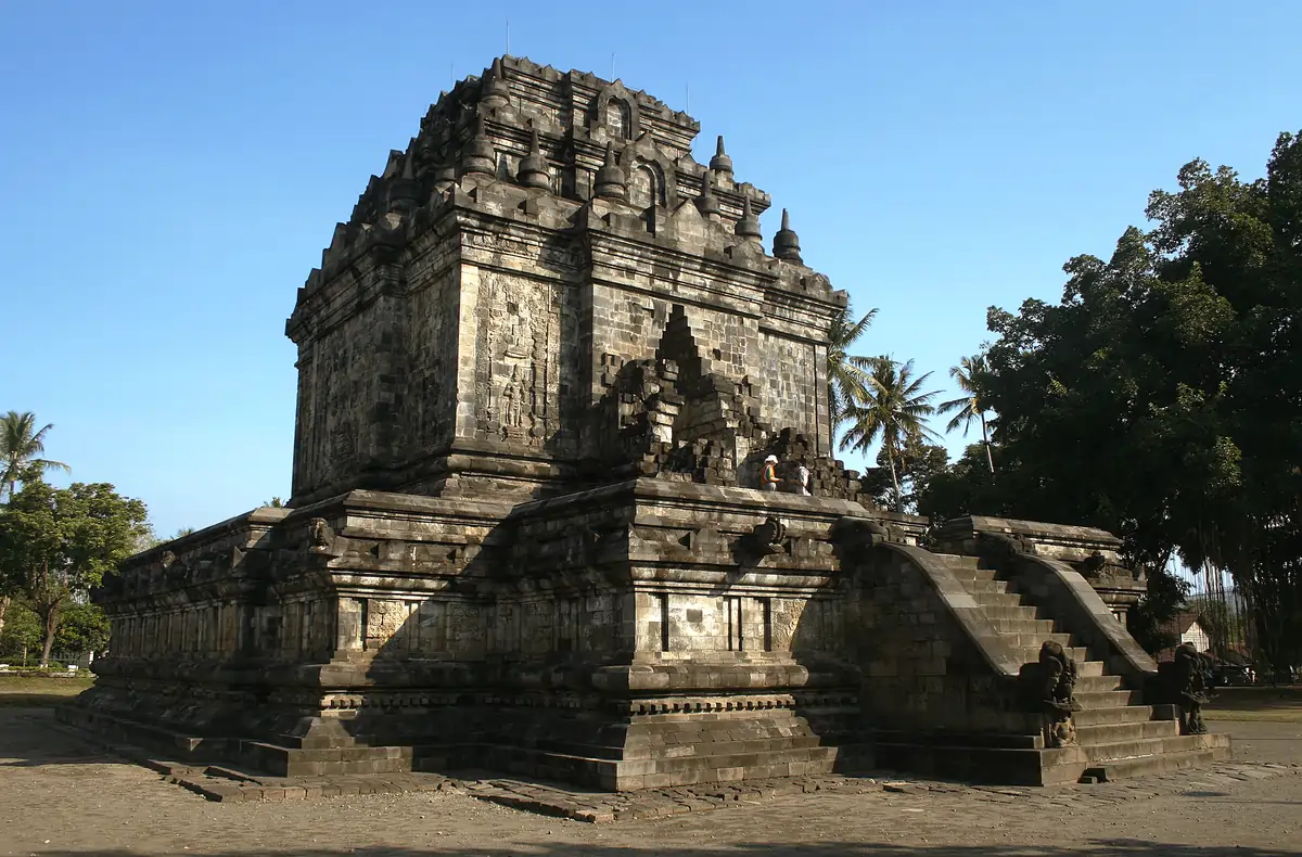 Candi Mendut, Jawa Tengah: Keindahan Budaya dan Warisan Agama