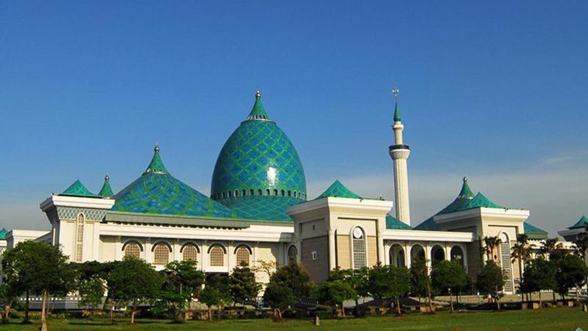 Masjid Al-Akbar, Surabaya: Keagungan Arsitektur dan Spiritualitas di Kota Pahlawan