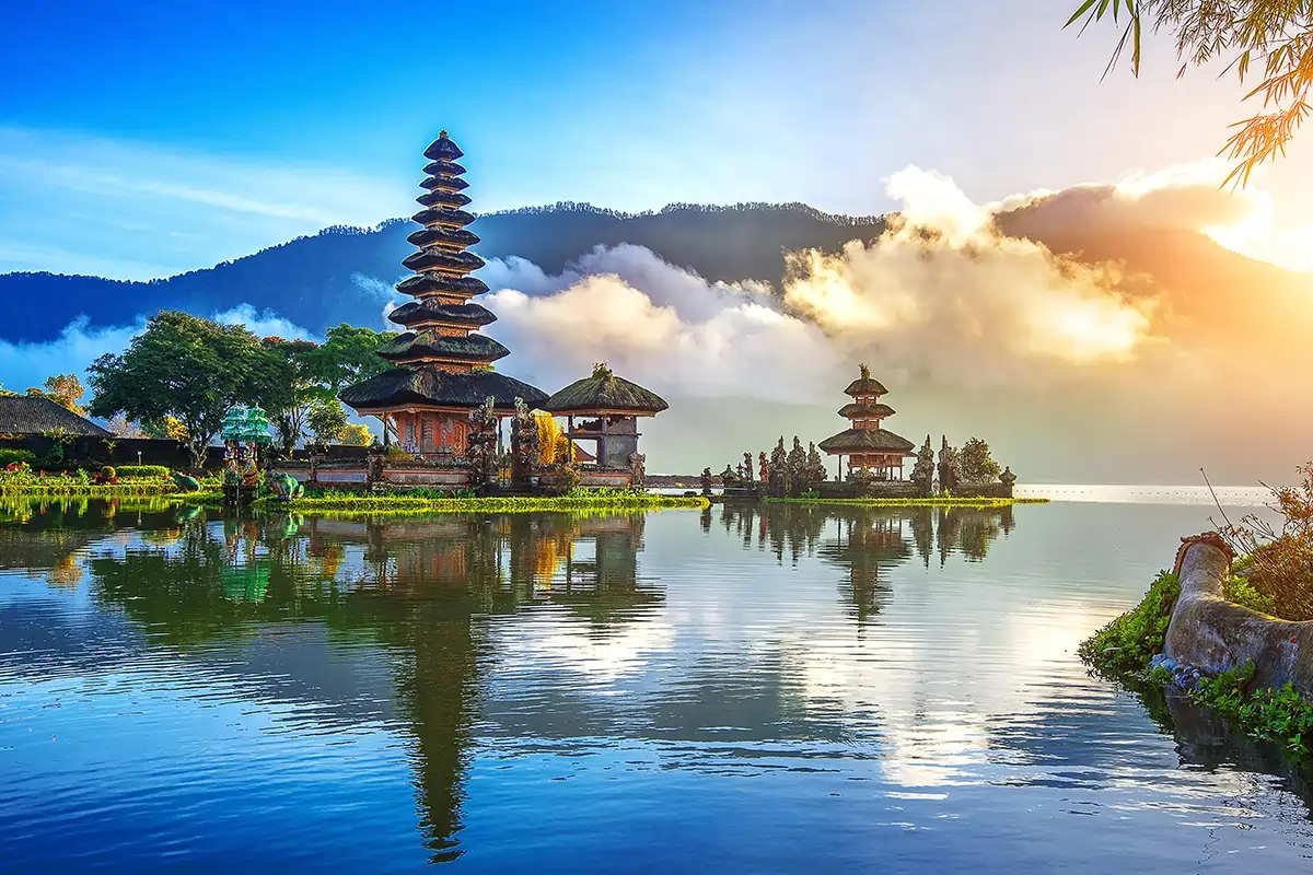 Pura Ulun Danu Bratan, Bali: Keindahan Spiritualitas di Tepi Danau