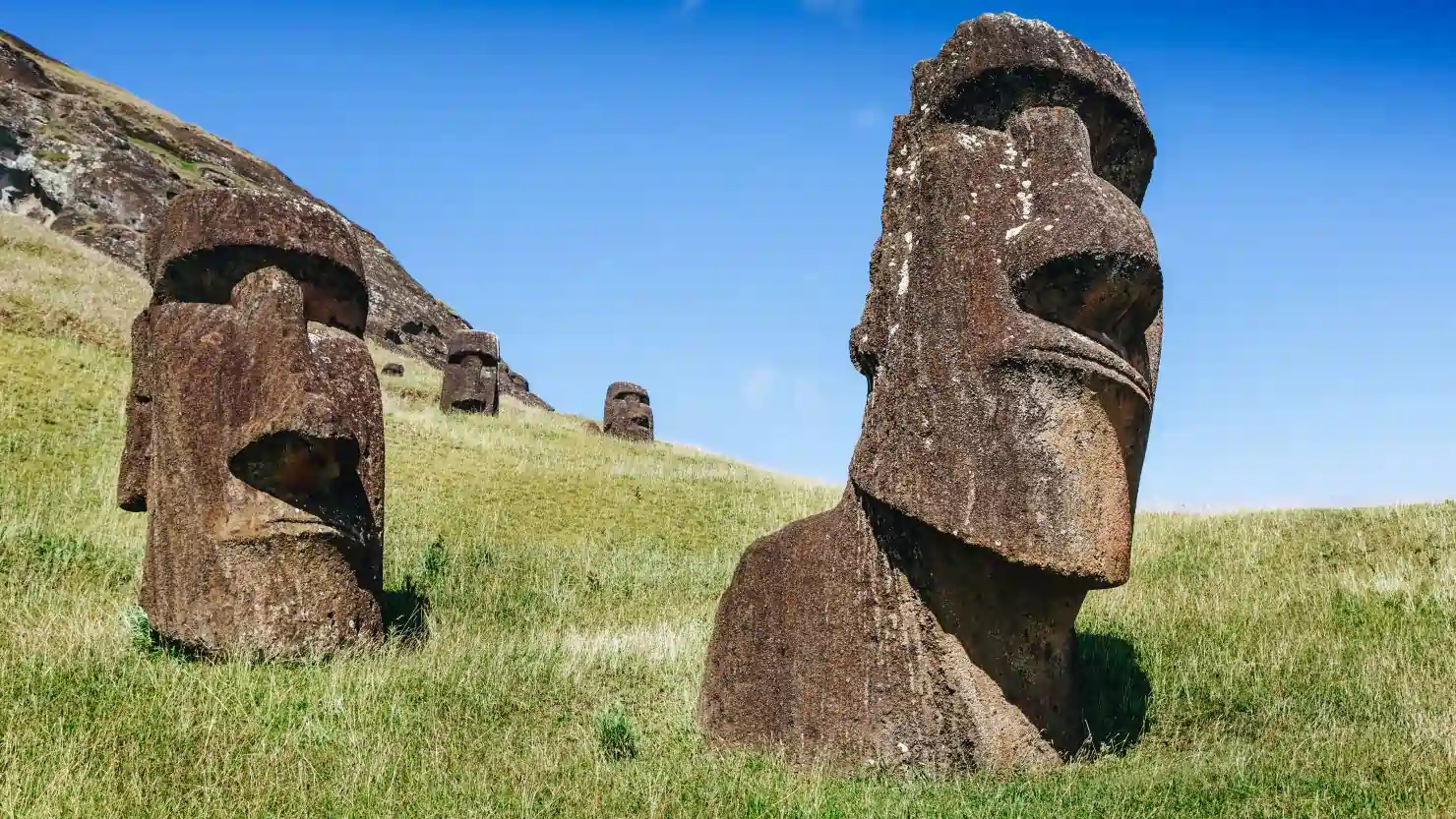 Easter Island, Chile: Pulau dengan Patung Batu Moai yang Misterius