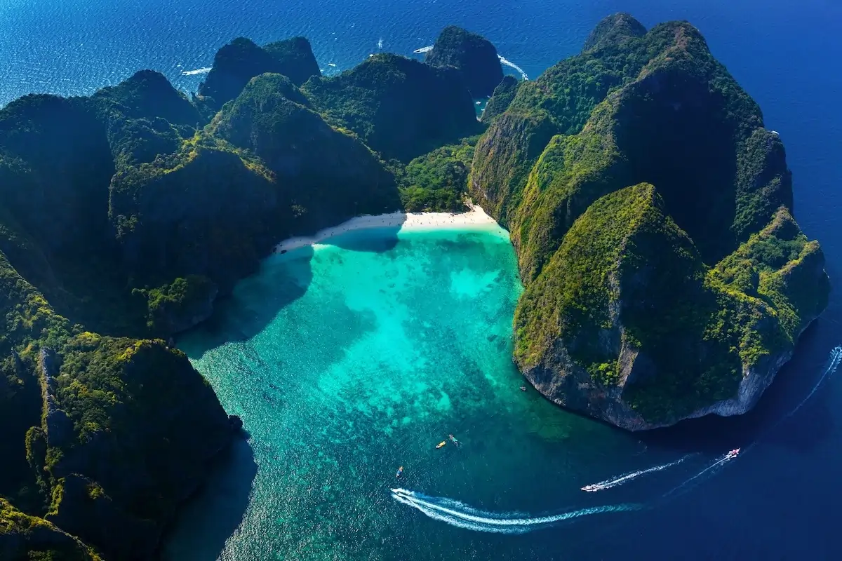 Menjelajahi Keindahan Phi Phi Islands, Thailand Laut Biru yang Memikat