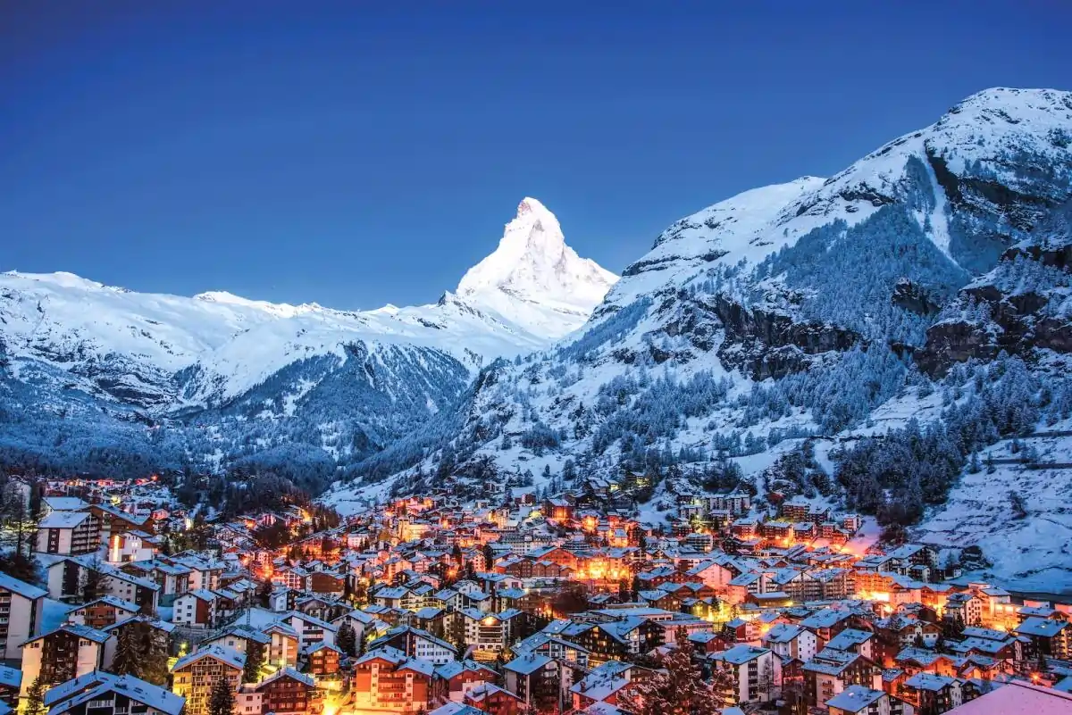 Zermatt, Swiss: Surga Mendaki, Ski, dan Berseluncur di Salju